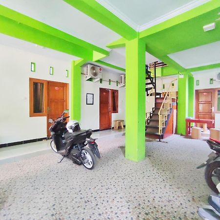 Happy Syariah Hotel Near Jombor Mitra Reddoorz Sleman  Extérieur photo