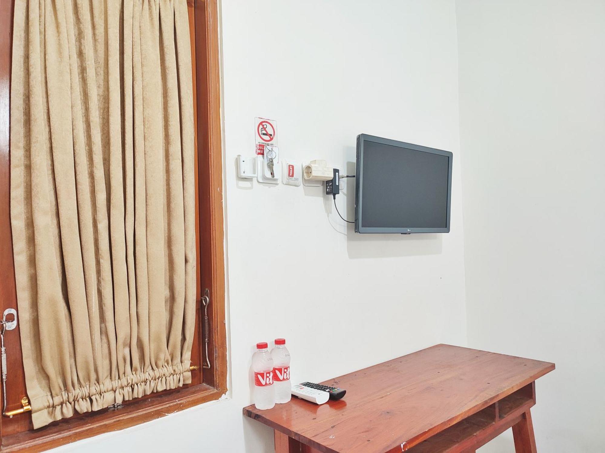 Happy Syariah Hotel Near Jombor Mitra Reddoorz Sleman  Extérieur photo