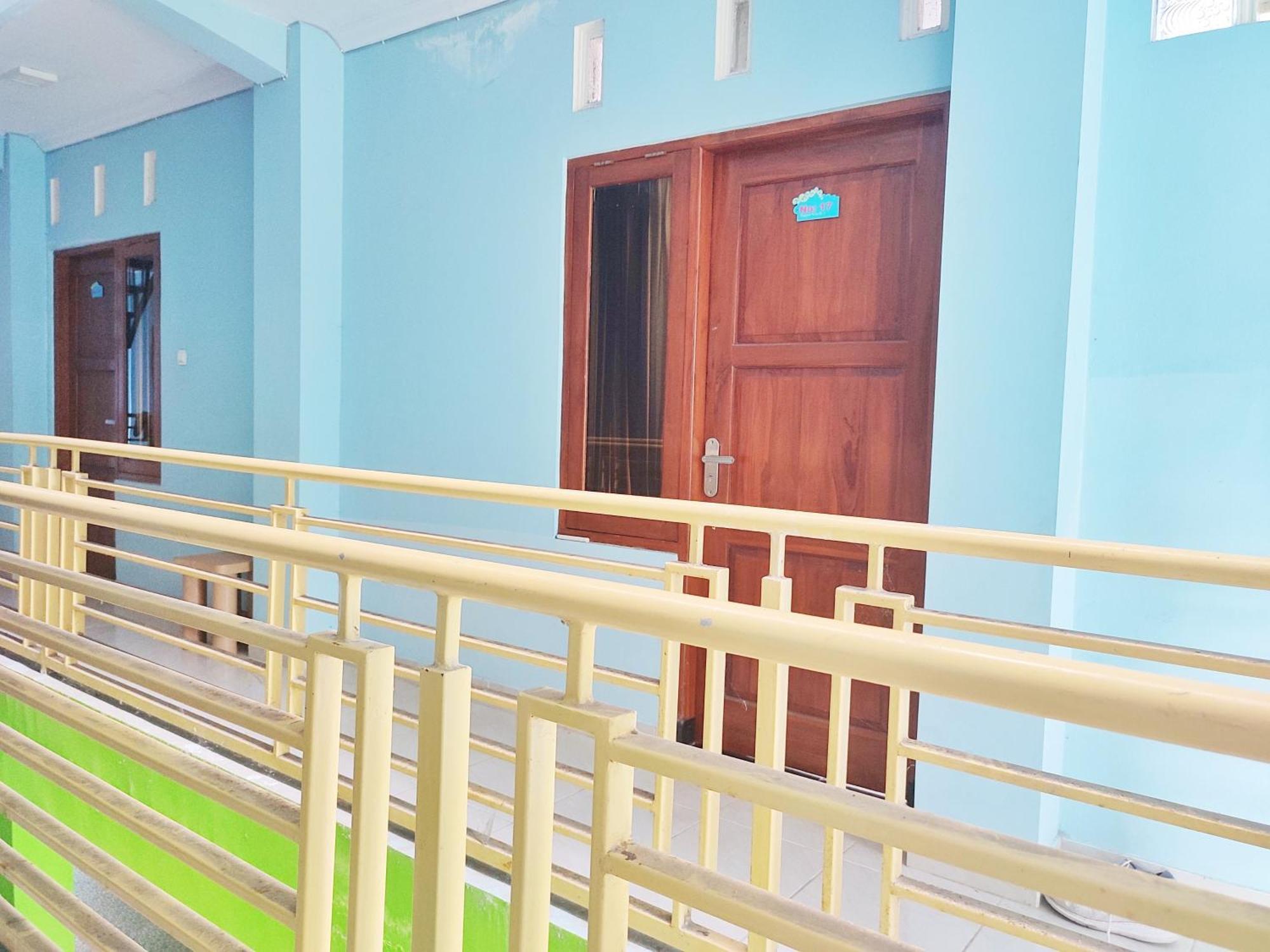 Happy Syariah Hotel Near Jombor Mitra Reddoorz Sleman  Extérieur photo