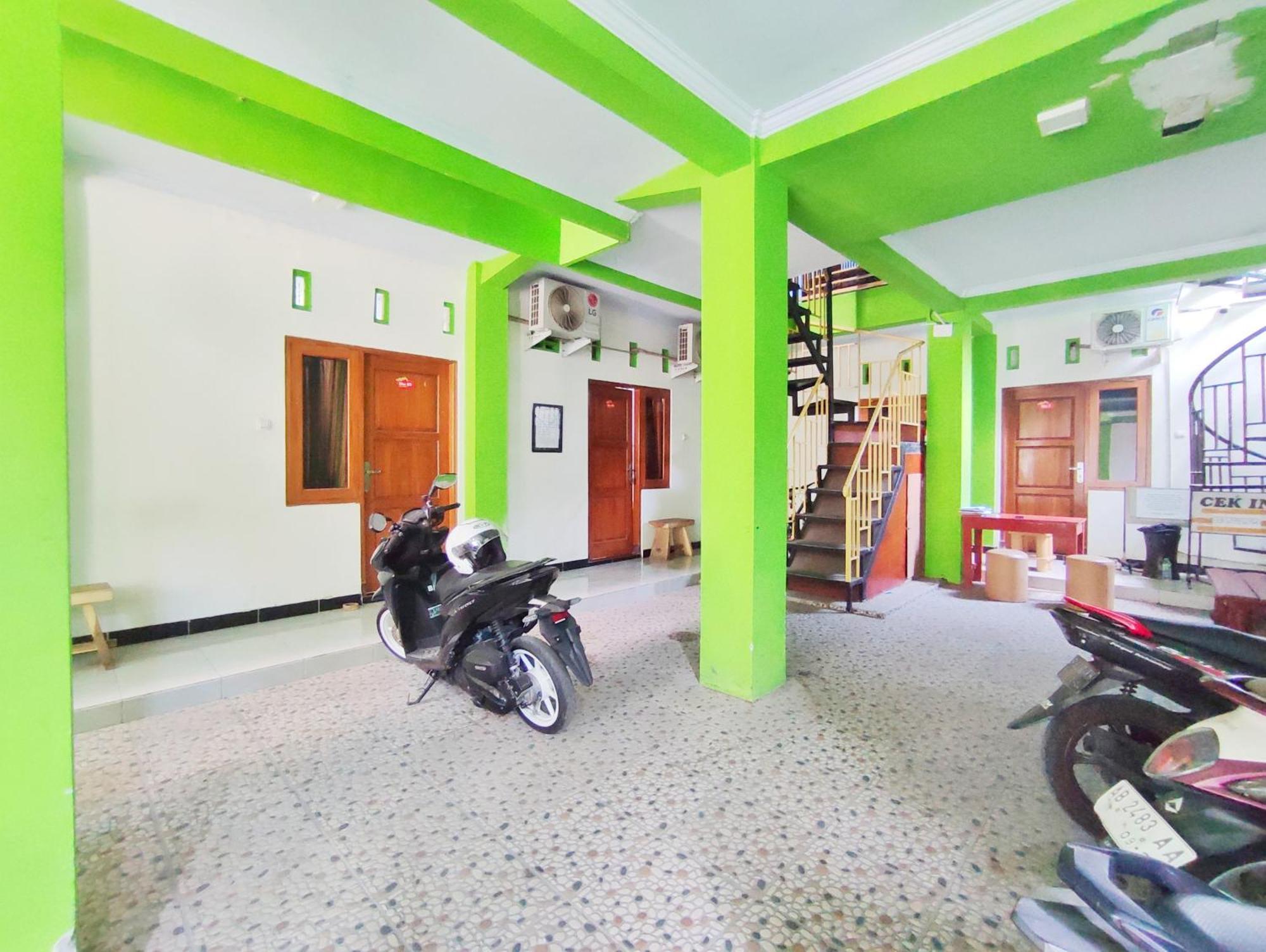 Happy Syariah Hotel Near Jombor Mitra Reddoorz Sleman  Extérieur photo