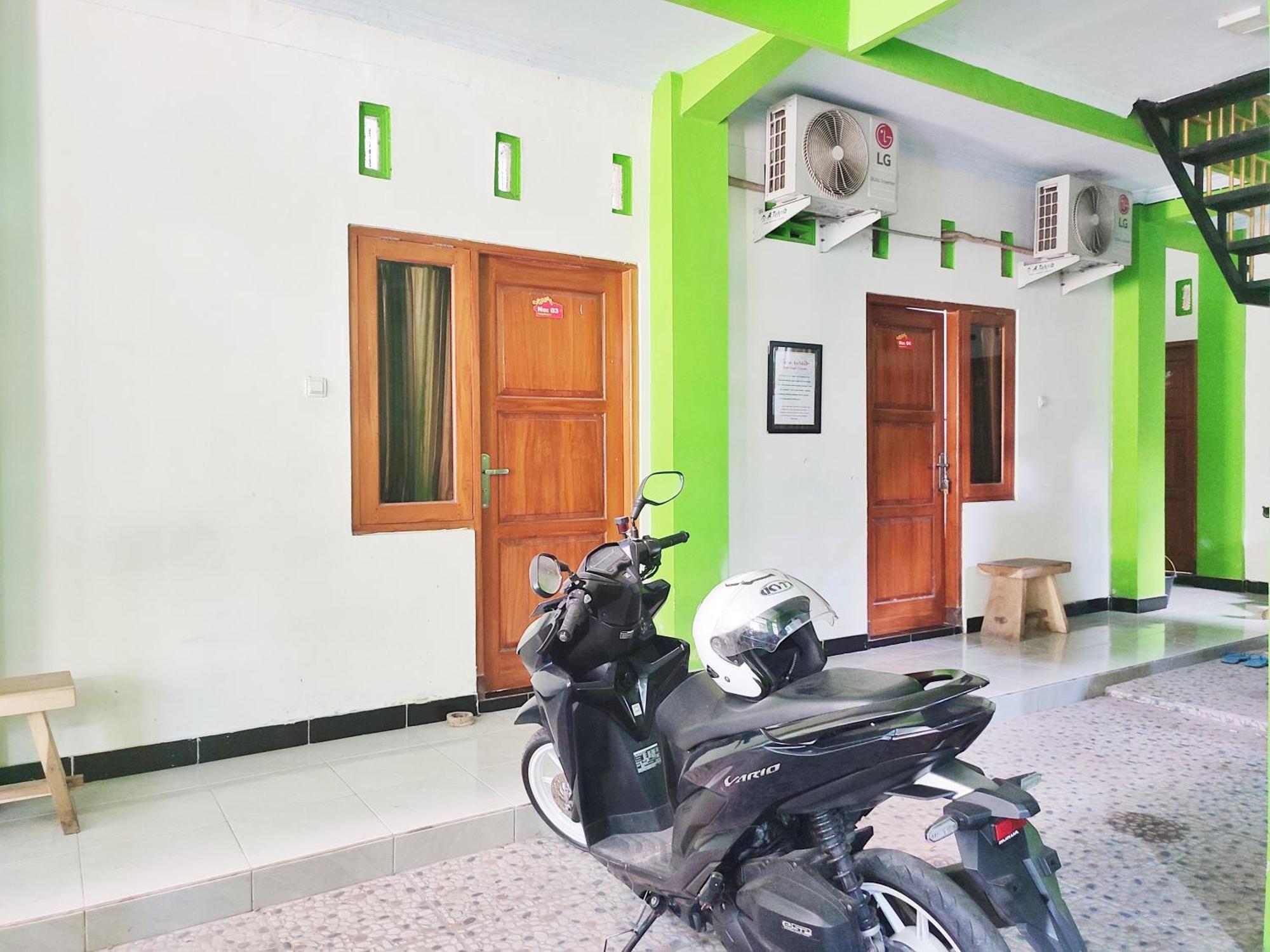 Happy Syariah Hotel Near Jombor Mitra Reddoorz Sleman  Extérieur photo